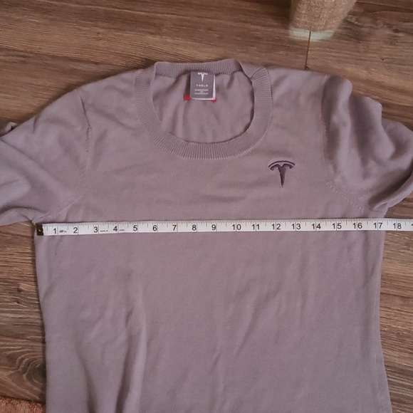 Tesla Sweater - Picture 6 of 6
